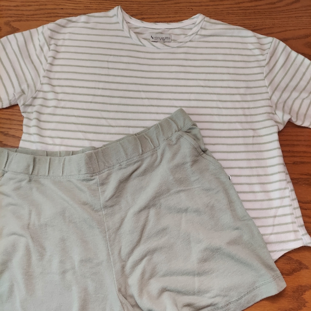 Koolaburra By UGG Set White Top with Sage Green Stripes And Sage Shorts 1X